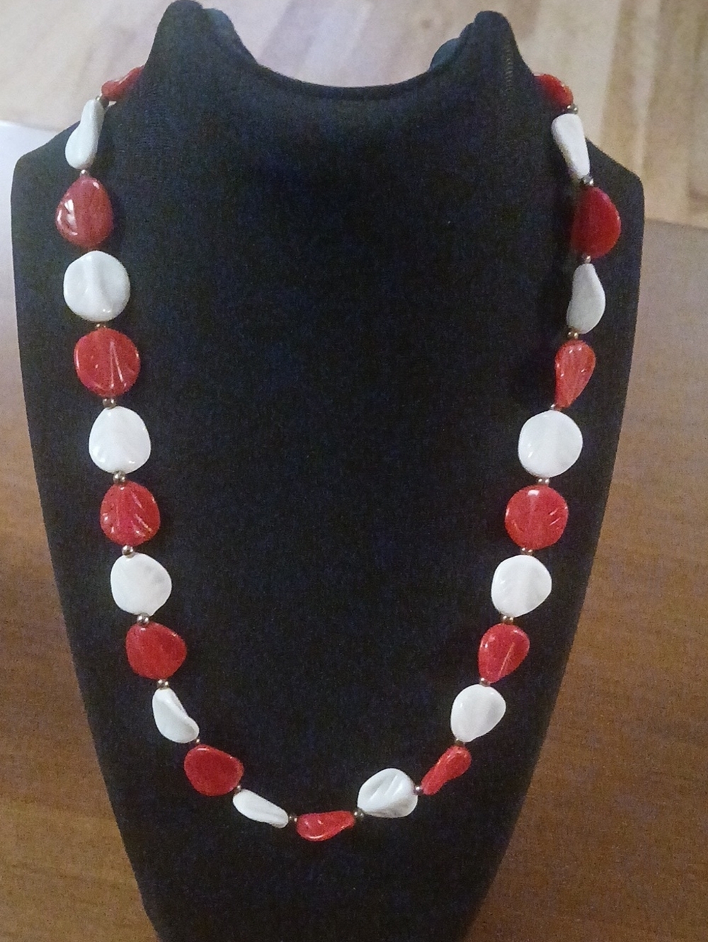 Vintage Red & White Shell Bead Necklace - 16"
